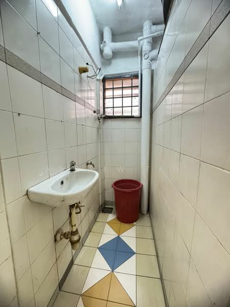 Pangsapuri untuk Dijual di Apartment Idaman - Andrew Tan - Bathroom - PropertyGuru.com.my