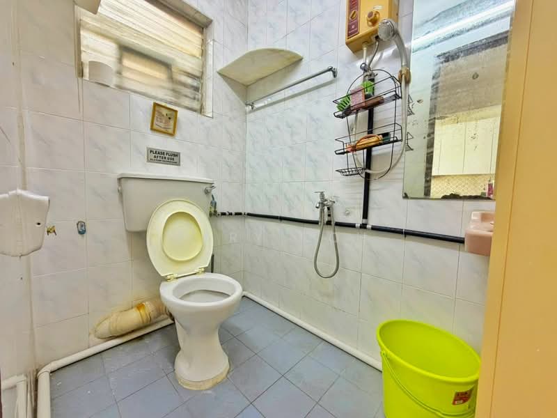 Rumah Teres 2 Tingkat untuk Dijual di Island Park (Jelutong) - Gary Goh - Bathroom - PropertyGuru.com.my