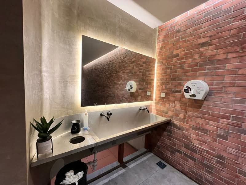 Kilang untuk Disewa di Seksyen 51 (Petaling Jaya) - Tyler Tan - Bathroom - PropertyGuru.com.my
