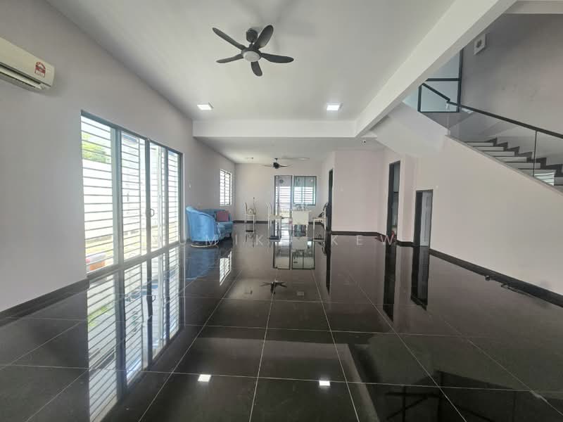 Semi-Detached House for Sale in Taman Saujana Suria (Kajang) - Yumiko Kew - Living Room - PropertyGuru.com.my
