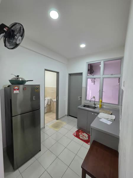Pangsapuri untuk Disewa di Molek Ria - Elvis Sim - Kitchen - PropertyGuru.com.my