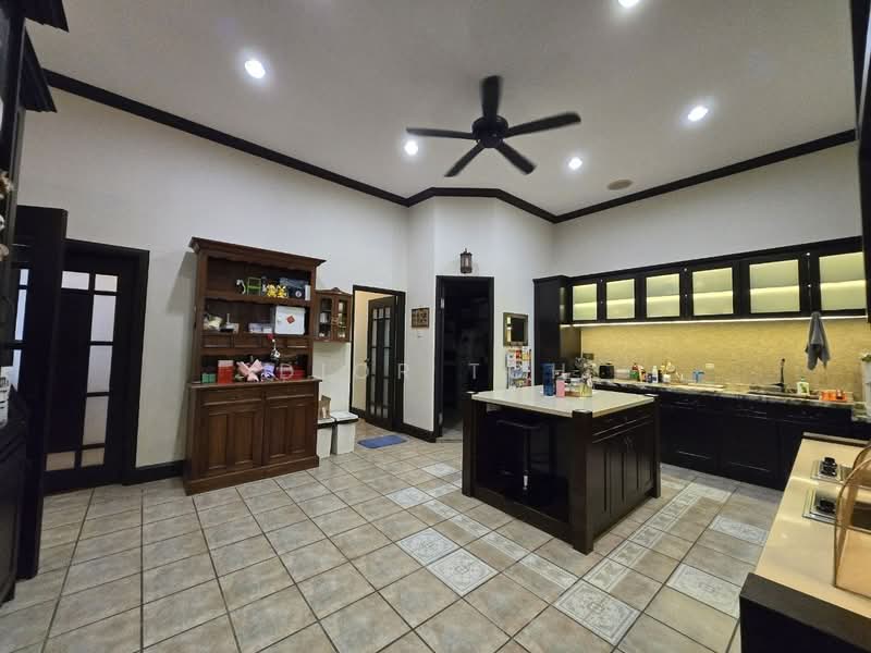 Rumah Banglo untuk Dijual di Petaling Jaya (Selangor) - Dior Toh - Kitchen - PropertyGuru.com.my