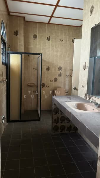Bungalow for Sale in Taman Bukit Pantai (Bangsar) - Zarema Kulbuzheva - Bathroom - PropertyGuru.com.my