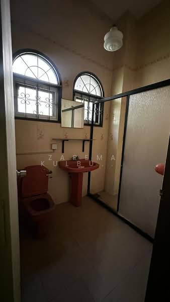Bungalow for Sale in Taman Bukit Pantai (Bangsar) - Zarema Kulbuzheva - Bathroom - PropertyGuru.com.my