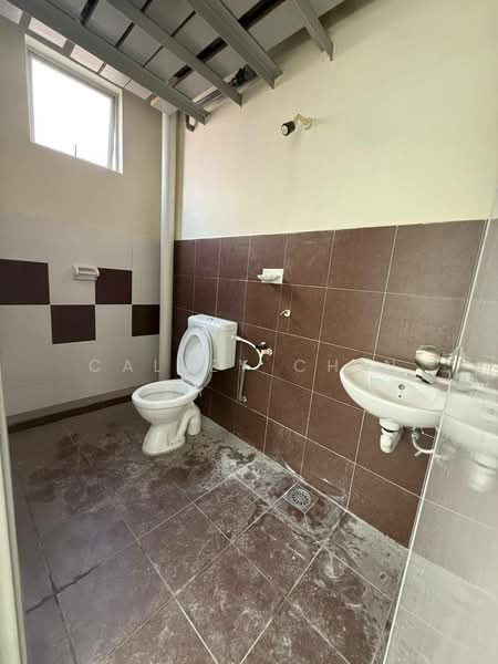 Kedai untuk Disewa di Taman Kempas Indah (Tebrau) - Calley Chin - Bathroom - PropertyGuru.com.my
