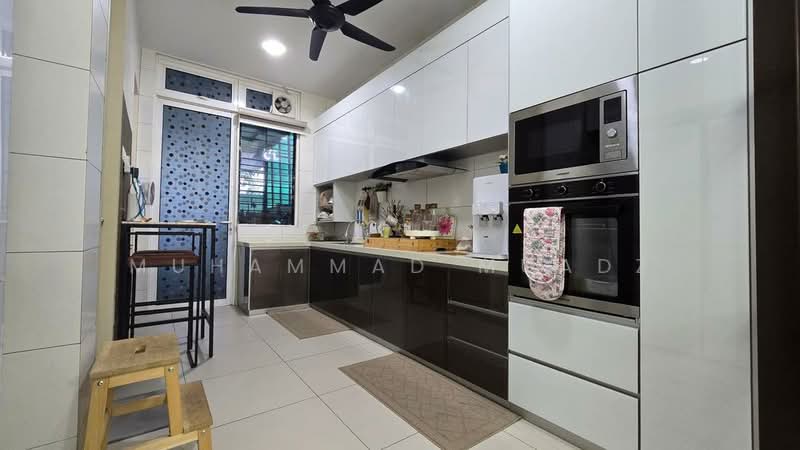 3-storey Terraced House for Sale in Subang Jaya (Selangor) - Muhammad Muadz - Kitchen - PropertyGuru.com.my