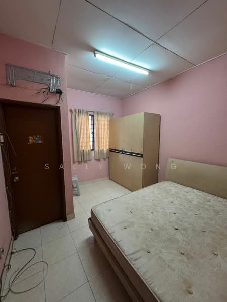 2-storey Terraced House for Sale in Bandar Putra Permai (Seri Kembangan) - Sally Wong - Bedroom - PropertyGuru.com.my