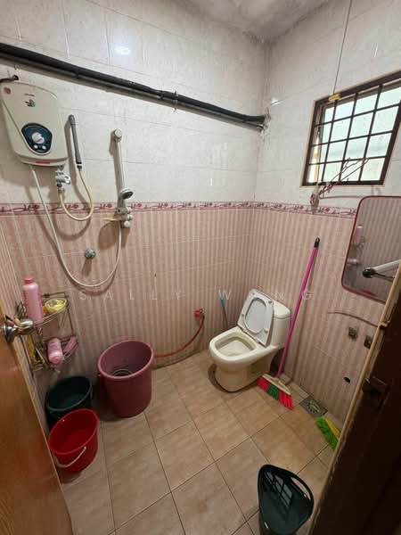 Rumah Teres 2 Tingkat untuk Dijual di Taman Puncak Jalil (Seri Kembangan) - Sally Wong - Bathroom - PropertyGuru.com.my