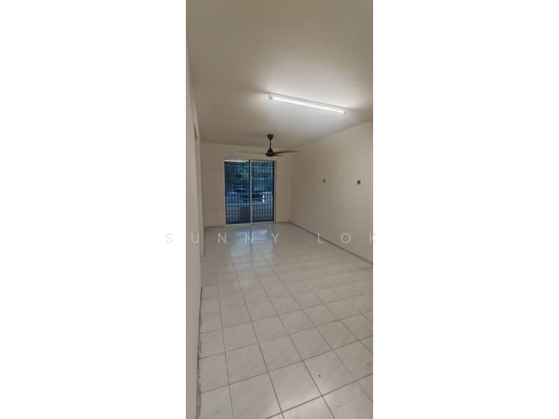 Rumah Flat untuk Disewa di Taman Mengkudu Flat - Sunny Lok - Living Room - PropertyGuru.com.my