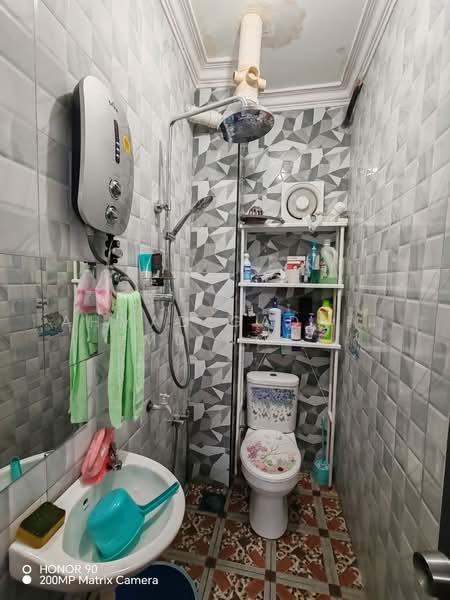 Condominium for Sale at Indah Condominium - Ahmad Gadafi Md Nor - Bathroom - PropertyGuru.com.my