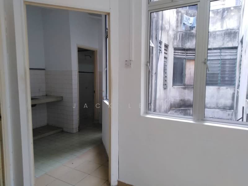 Flat for Sale at Taman Subang Indah - jack leaw - Kitchen - PropertyGuru.com.my