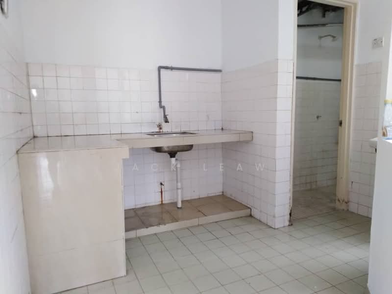 Flat for Sale at Taman Subang Indah - jack leaw - Kitchen - PropertyGuru.com.my