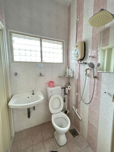 2-storey Terraced House for Sale in Taman Puteri Lindungan Bulan (Ipoh) - Alvin Soon - Bathroom - PropertyGuru.com.my