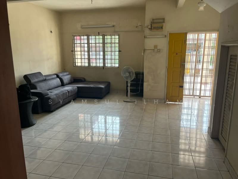 2-storey Terraced House for Sale in Sungai Buloh (Selangor) - Syamsul Ilham - Living Room - PropertyGuru.com.my