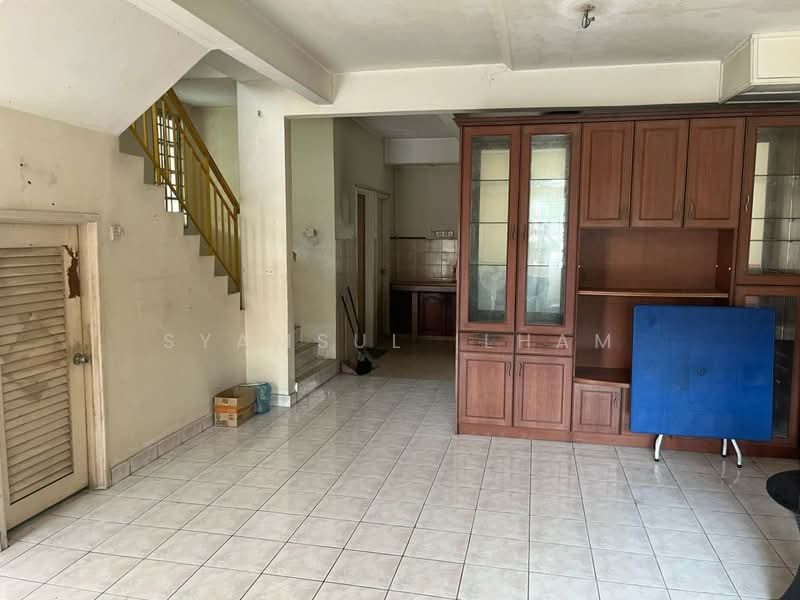 2-storey Terraced House for Sale in Sungai Buloh (Selangor) - Syamsul Ilham - Living Room - PropertyGuru.com.my