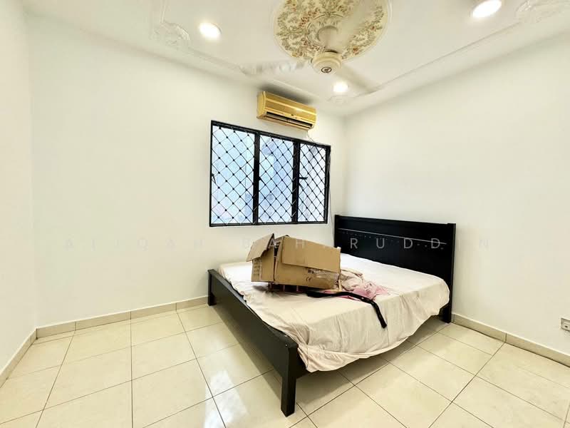 Rumah Teres untuk Dijual di Taman Segambut SPPK (Batu) - Afiqah Baharuddin - Bedroom - PropertyGuru.com.my