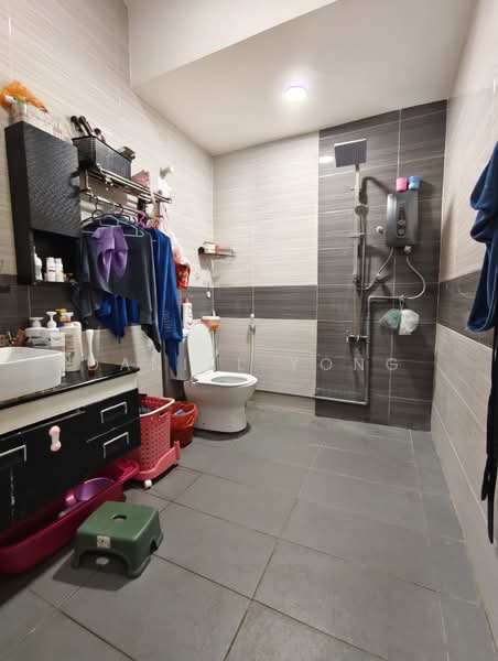 1-storey Terraced House for Sale in Bandar Putra (Kulai) - Daniel Yong - Bathroom - PropertyGuru.com.my