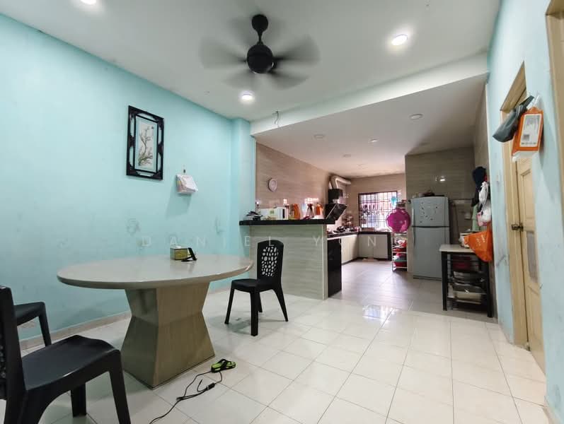 1-storey Terraced House for Sale in Bandar Putra (Kulai) - Daniel Yong - Kitchen - PropertyGuru.com.my