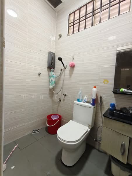 1-storey Terraced House for Sale in Bandar Putra (Kulai) - Daniel Yong - Bathroom - PropertyGuru.com.my