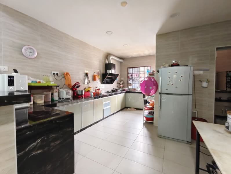 1-storey Terraced House for Sale in Bandar Putra (Kulai) - Daniel Yong - Kitchen - PropertyGuru.com.my