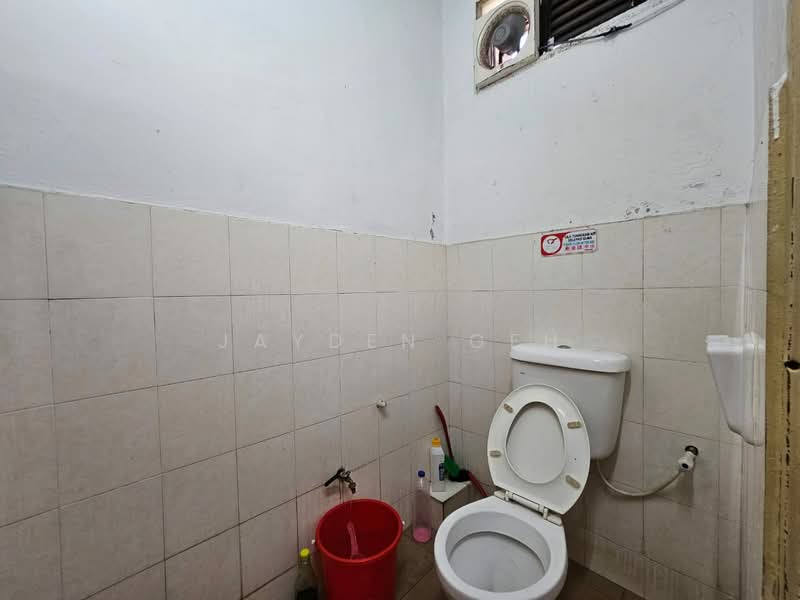 Kedai untuk Disewa di Taman Perindustrian Ringan Kristal (Alor Setar) - Jayden Geh - Bathroom - PropertyGuru.com.my