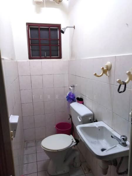 Pangsapuri untuk Dijual di Pandan Court - Terry Yee - Bathroom - PropertyGuru.com.my