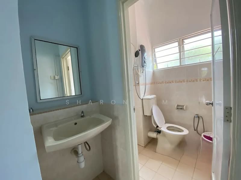 Rumah Teres 2 Tingkat untuk Disewa di Putra Heights (Subang Jaya) - Sharon Lim - Bathroom - PropertyGuru.com.my
