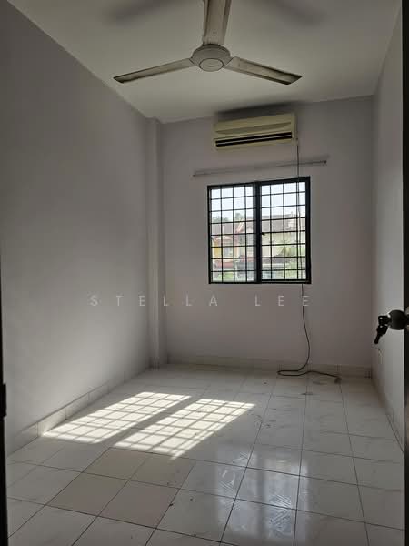 Apartment for Sale at Vista Hatamas Apartment @ Bukit Hatamas - Stella Lee - Bedroom - PropertyGuru.com.my