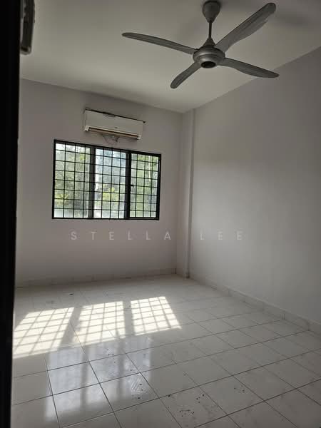 Apartment for Sale at Vista Hatamas Apartment @ Bukit Hatamas - Stella Lee - Bedroom - PropertyGuru.com.my