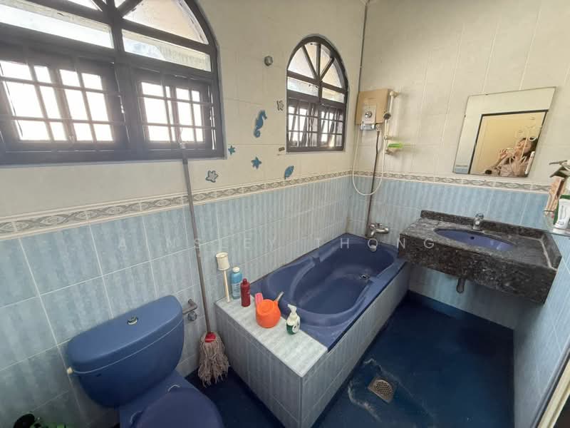 Rumah Teres 2 Tingkat untuk Dijual di Taman Sri Wani (Ipoh) - Ainsley Thong - Bathroom - PropertyGuru.com.my