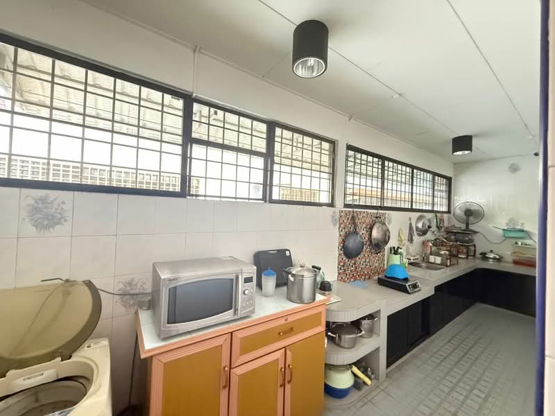 Rumah Teres 2 Tingkat untuk Dijual di Taman Sri Wani (Ipoh) - Ainsley Thong - Kitchen - PropertyGuru.com.my