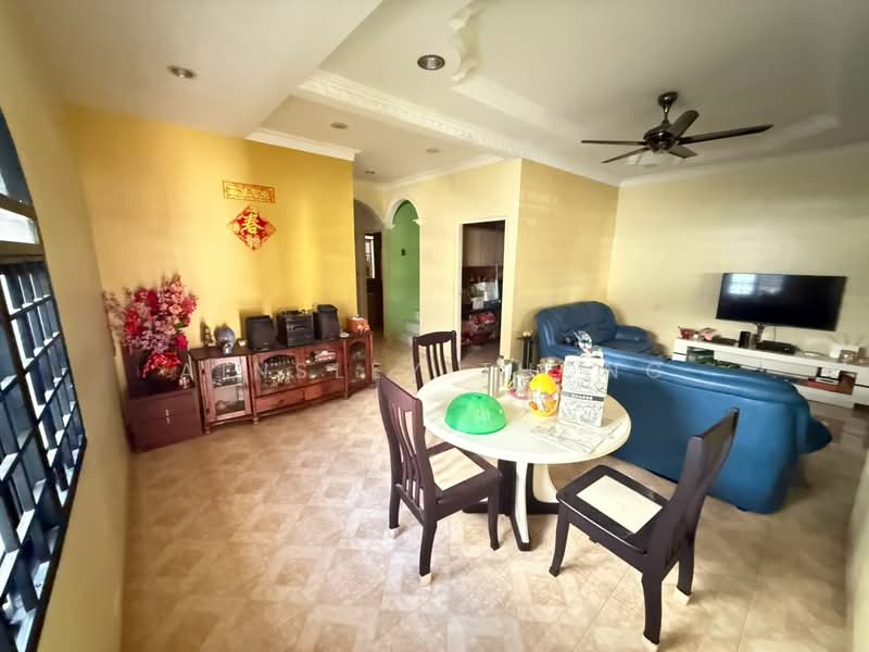 Rumah Teres 2 Tingkat untuk Dijual di Taman Sri Wani (Ipoh) - Ainsley Thong - Living Room - PropertyGuru.com.my
