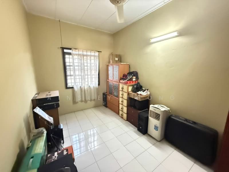 Rumah Teres 2 Tingkat untuk Dijual di Taman Sri Wani (Ipoh) - Ainsley Thong - Bedroom - PropertyGuru.com.my