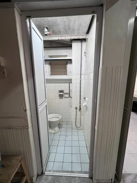 Pangsapuri untuk Dijual di Taman Desa Batu Caves - John Lai - Bathroom - PropertyGuru.com.my