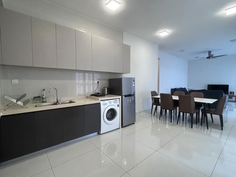 Kondominium untuk Disewa di Royal Strand @ Country Garden Danga Bay - Eve Chan - Kitchen - PropertyGuru.com.my
