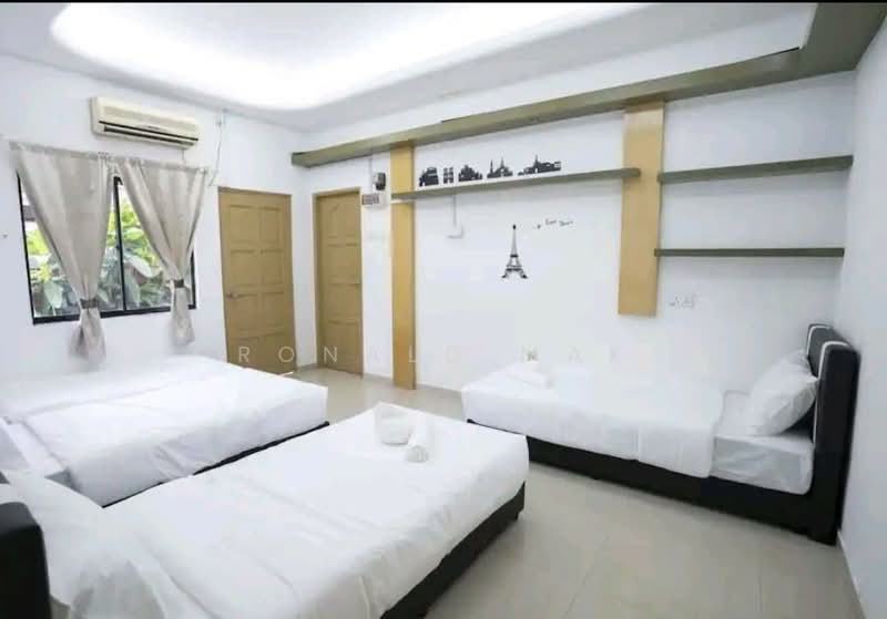 Rumah Banglo untuk Dijual di Taman Melodies (Johor Bahru) - Ronald Mak - Bedroom - PropertyGuru.com.my