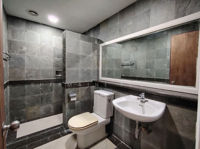 Kondominium untuk Disewa di 78 LAD - Shermaine Foong - Common Bathroom - PropertyGuru.com.my