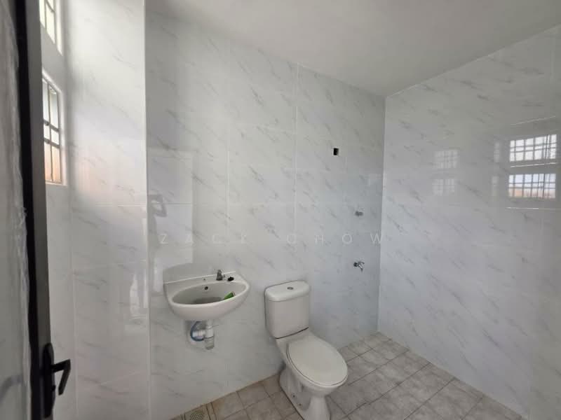 Rumah Teres 2 Tingkat untuk Dijual di Taman Austin Perdana (Tebrau) - Zack Chow - Bathroom - PropertyGuru.com.my