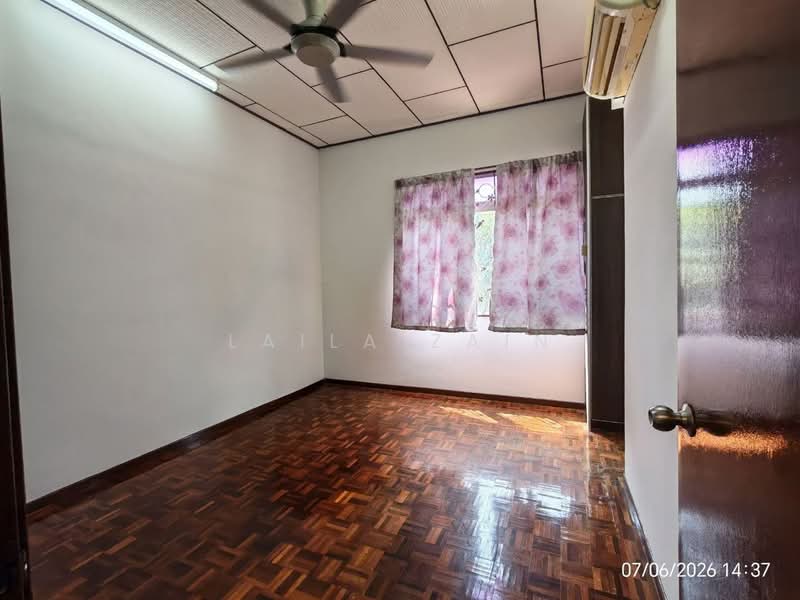 Semi-Detached House for Sale in Saujana Utama 2 (Ijok) - Laila Zain - Bedroom - PropertyGuru.com.my
