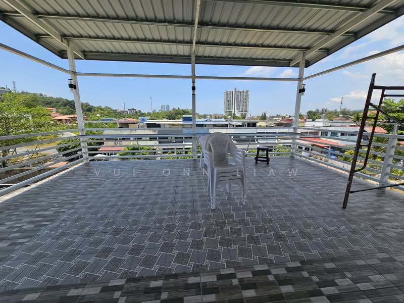 3-storey Terraced House for Rent in Penampang (Sabah) - Vui Onn Liaw - Balcony - PropertyGuru.com.my