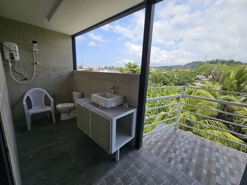 3-storey Terraced House for Rent in Penampang (Sabah) - Vui Onn Liaw - Bathroom - PropertyGuru.com.my