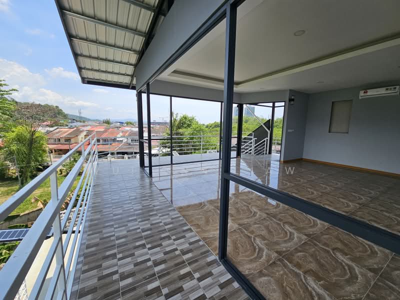 3-storey Terraced House for Rent in Penampang (Sabah) - Vui Onn Liaw - Balcony - PropertyGuru.com.my