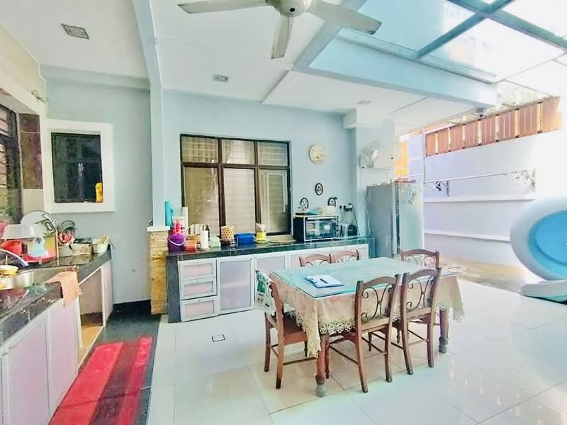 Bungalow for Sale in Taman Melawati (Ulu Kelang) - Erin Yusof - Kitchen - PropertyGuru.com.my