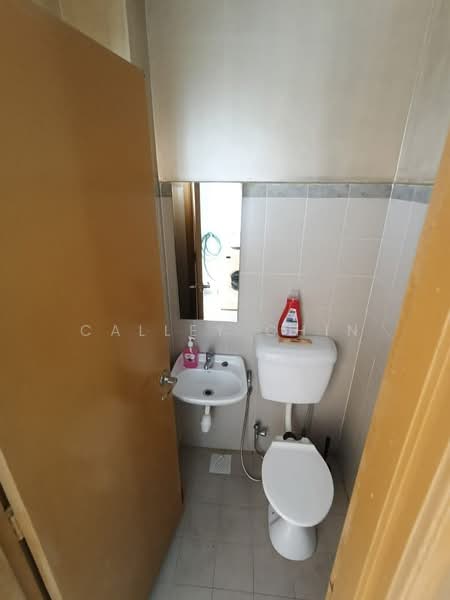 Rumah Bandar untuk Disewa di Leisure Farm (Gelang Patah) - Calley Chin - Bathroom - PropertyGuru.com.my