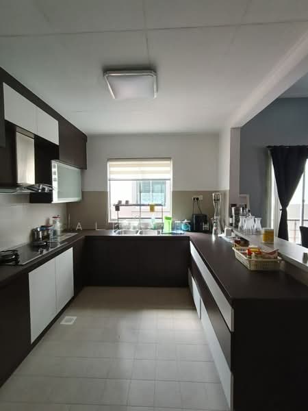 Rumah Bandar untuk Disewa di Leisure Farm (Gelang Patah) - Calley Chin - Kitchen - PropertyGuru.com.my