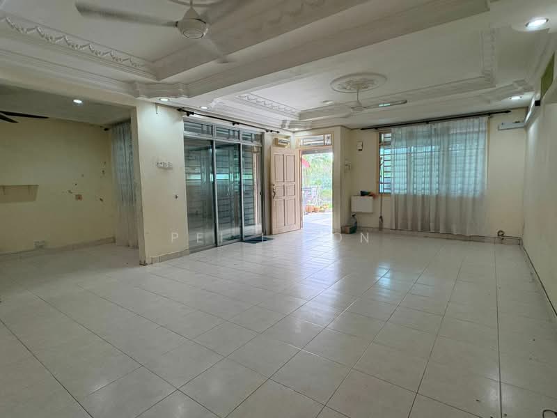 Rumah Teres untuk Dijual di Taman Nusa Damai (Pasir Gudang) - Pei Lu On - Living Room - PropertyGuru.com.my