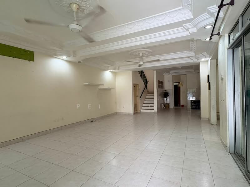 Rumah Teres untuk Dijual di Taman Nusa Damai (Pasir Gudang) - Pei Lu On - Living Room - PropertyGuru.com.my