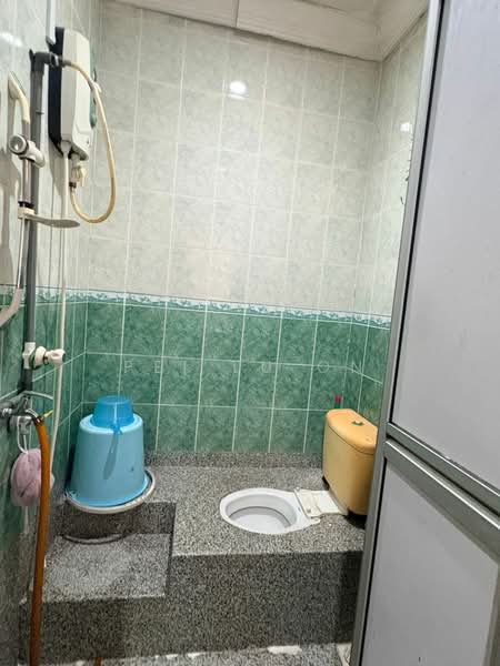 Rumah Teres untuk Dijual di Taman Nusa Damai (Pasir Gudang) - Pei Lu On - Bathroom - PropertyGuru.com.my