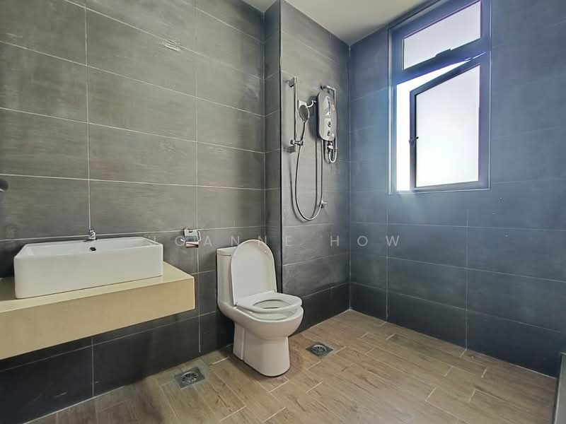 Kondominium untuk Dijual di The Quartz Residence - Joanne How - Bathroom - PropertyGuru.com.my