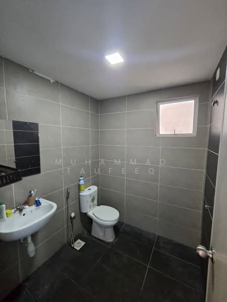 Apartment for Rent at Palm Garden Apartment - Muhammad Taufeeq - Bathroom - PropertyGuru.com.my